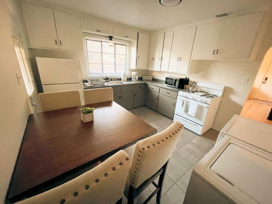Pet Friendly! Private Casita In Nob Hill Villa Albuquerque Bagian luar foto
